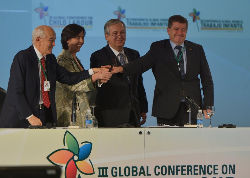 Ministros do Trabalho, Manoel Dias; do Desenvolvimento Social e Combate à Fome, Tereza Campello; das Relações Exteriores, Luiz Alberto Figueiredo; e o diretor-geral da OIT, Guy Ryder. Fabio Rodrigues Pozzebom/Agência Brasil